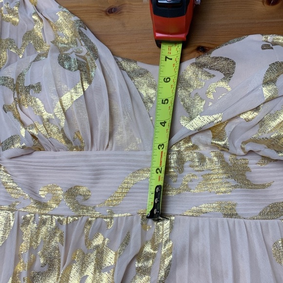 Frank Lyman Elegant Gold and Cream Halter Dress, Lined, Stretch - Picture 9 of 13